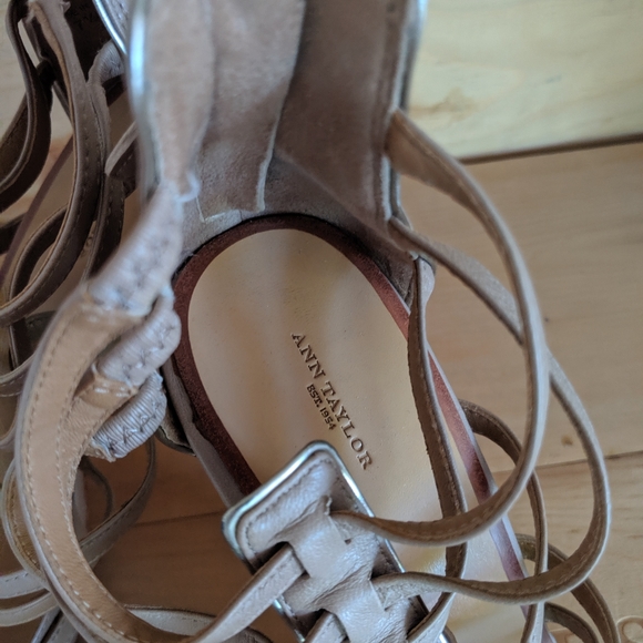 SOLD ⚫Ann Taylor strappy heels sz 7.5 - Picture 5 of 9